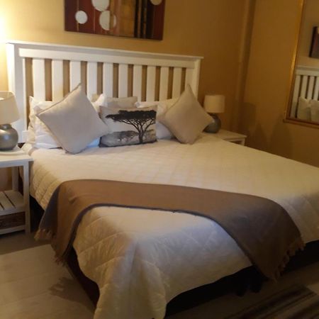 African Dreams Bed And Breakfast อีสต์ลอนดอน ภายนอก รูปภาพ