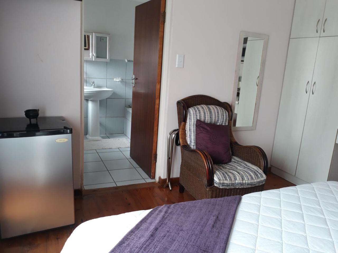 African Dreams Bed And Breakfast อีสต์ลอนดอน ภายนอก รูปภาพ